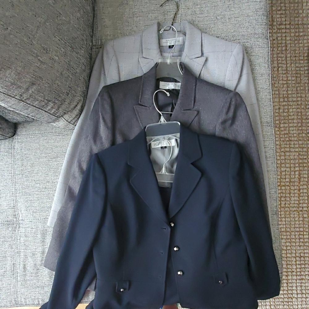 TAHARI Arthur S. Levine 3 suits size 8P flash sale